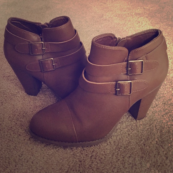 PRICE DROP ⬇️ Lauren Conrad Two Buckle Tan Booties