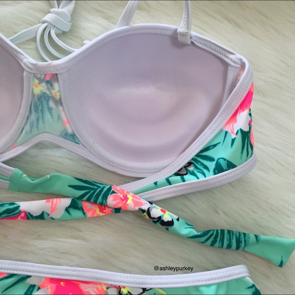 SOLD Mint, pink, and white floral bikini set - Picture 3 of 4
