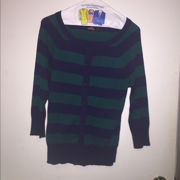 Three quarter sleeve sweater