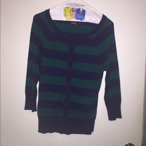 Three quarter sleeve sweater