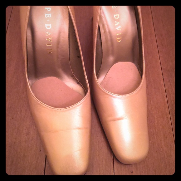 Gold Charles David 3" pumps - never worn