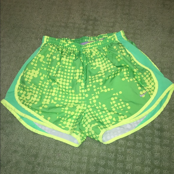 NIKE ATHLETIC SHORTS