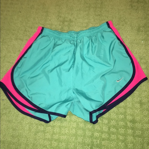 NIKE ATHLETIC SHORTS