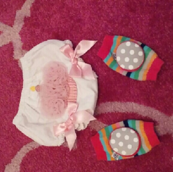 Mud pie 12 month diaper cover & crawling knee pads