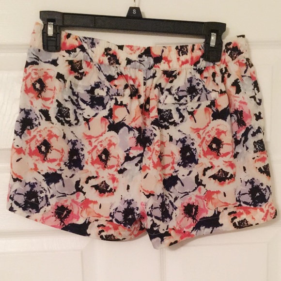 Floral Print Drawstring Shorts - Picture 2 of 3