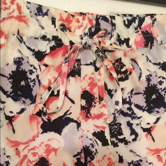 Floral Print Drawstring Shorts - Picture 3 of 3