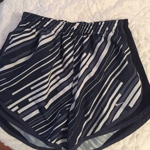 NIKE tempo dri-fit short