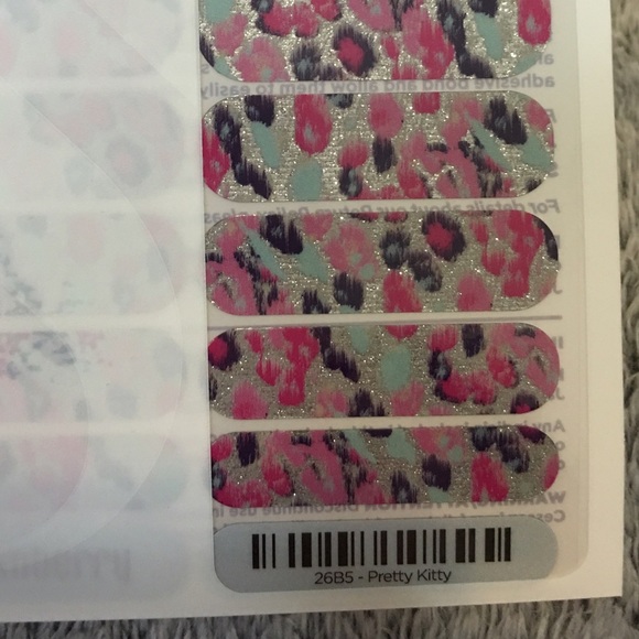 Jamberry Pretty Kitty nail wraps