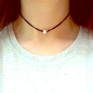 Single Pearl Choker Necklace
