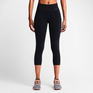 Nike Legendary Capri Pant Size Small