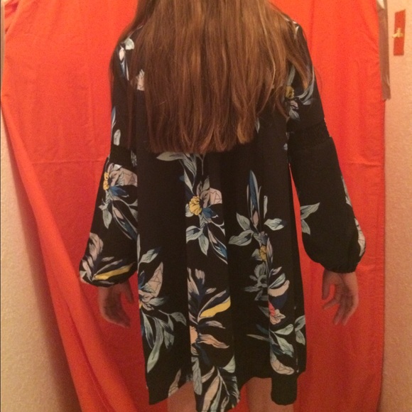 Long floral dress with key hole front never worn - Picture 2 of 2