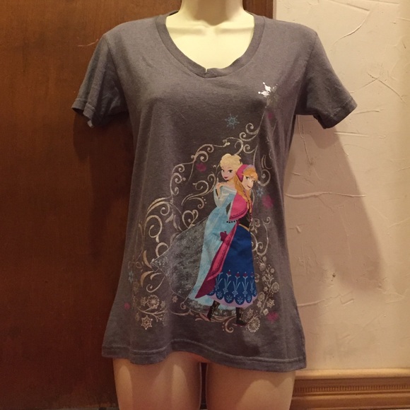 Anna and Elsa graphic tee lightly used - Picture 3 of 3