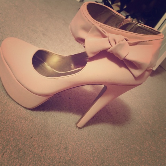 Baby Pink Bow Heels