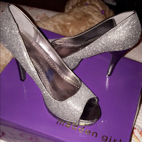 Rampage- silver/ grey glittery pumps