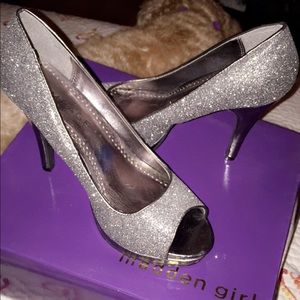 Rampage- silver/ grey glittery pumps