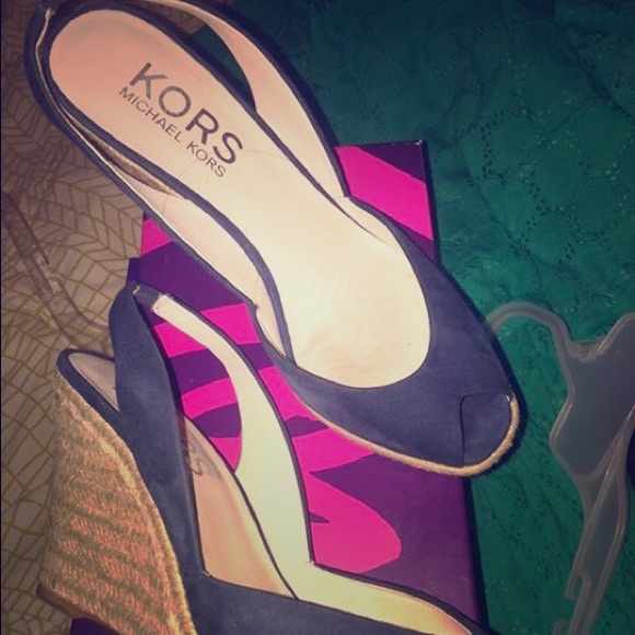 Michael Kors Size 10 Blue Suede wedges