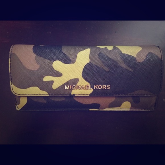 MK camo wallet
