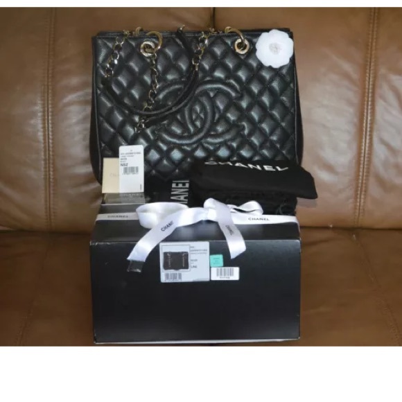 *SOLD* Authentic Chanel GST in black caviar SHW - Picture 1 of 4