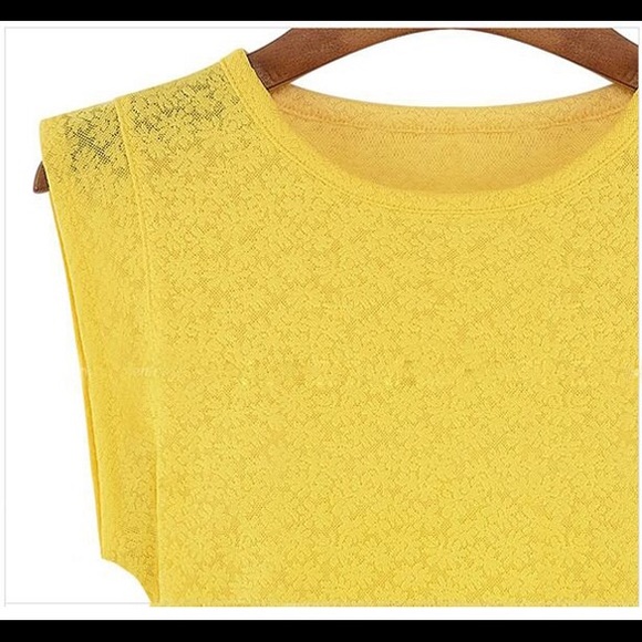 ๐Best in Tops Host Pick๐Peplum Top - Picture 3 of 4