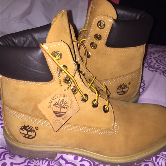 Size 8 Wheat Timberlands - Picture 1 of 4