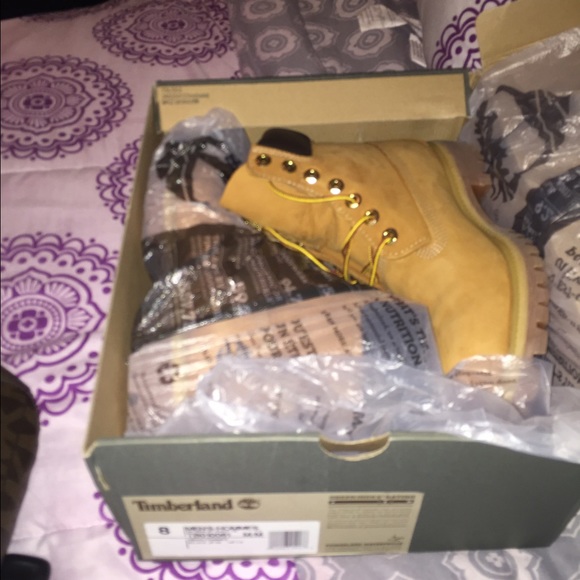 Size 8 Wheat Timberlands - Picture 4 of 4