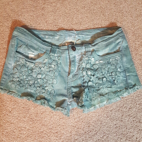 Flower crochet shorts