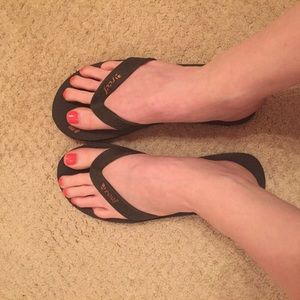 Never worn Reef sandals, brown