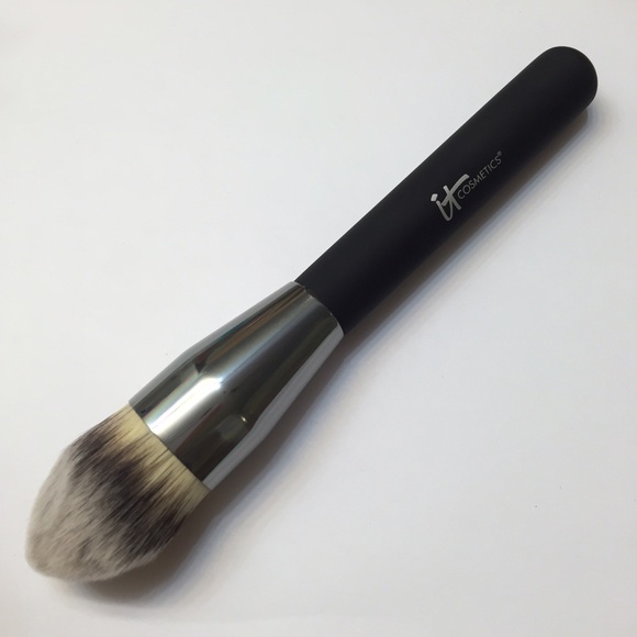 It Cosmetics Heavenly Luxe Complexion Master Brush