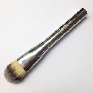 It Cosmetics Luxe Plush Paddle Foundation Brush
