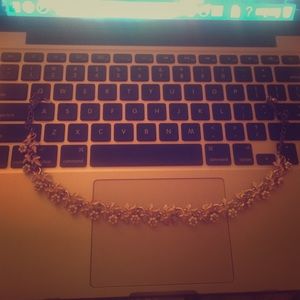 White vintage floral necklace