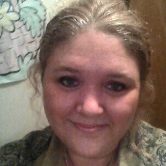 Meet your Posher, Danielle - Picture 2 of 2