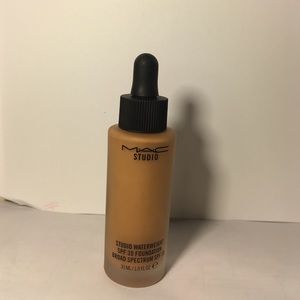 MAC a studio Waterweight SPF 30 Foundation NC 44