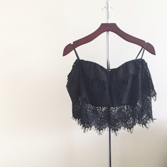 🖤LAST CHANCE🖤 Lace Off Shoulder Top. - Picture 3 of 4