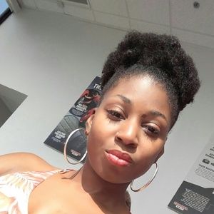 Meet your Posher, Naomi