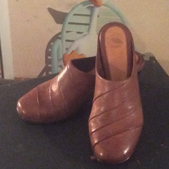 Ladies 10M leather slide-on-Nurture- brand