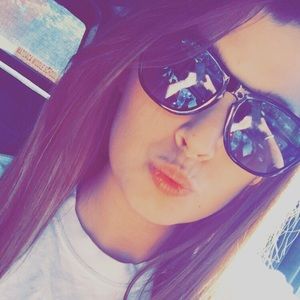 Meet your Posher, Kenzie