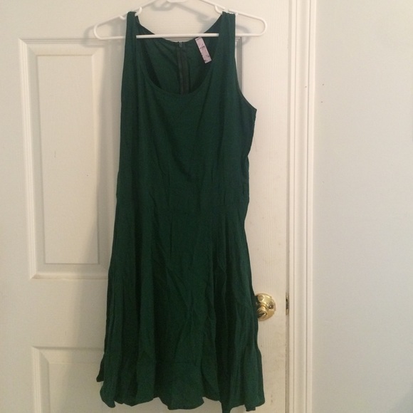 Green dress - Picture 1 of 1