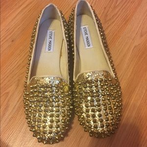 Steve Madden studded flats!
