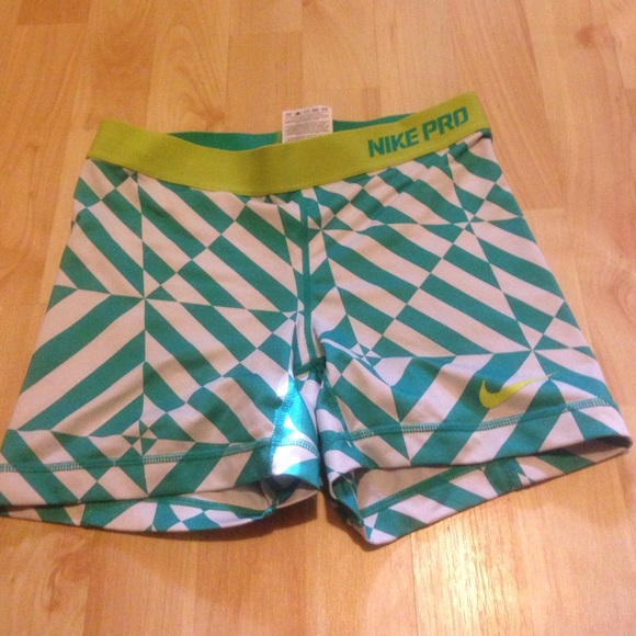 Nike pro compression short