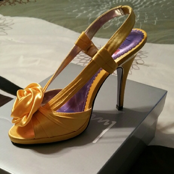 Shoes - Picture 2 of 3