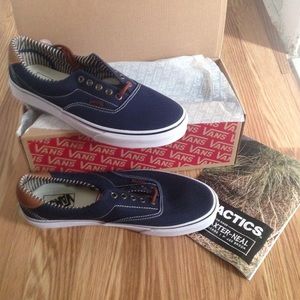 Brand new mens vans - MENS SIZS 10 1/2. Great gift