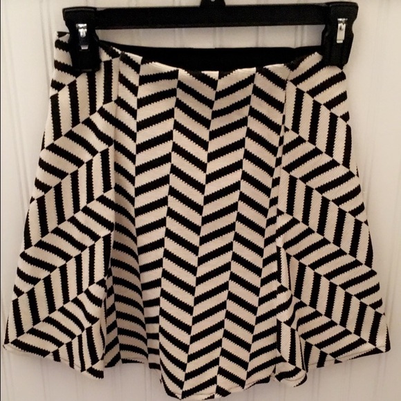 Zara Geometric Stripes Mini - Picture 1 of 3