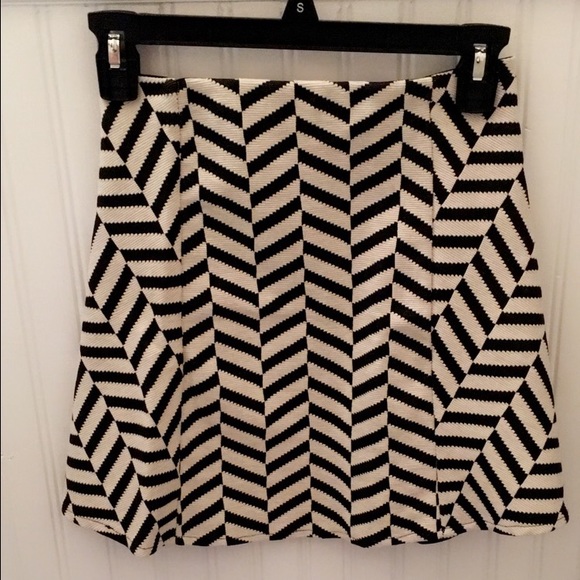 Zara Geometric Stripes Mini - Picture 2 of 3