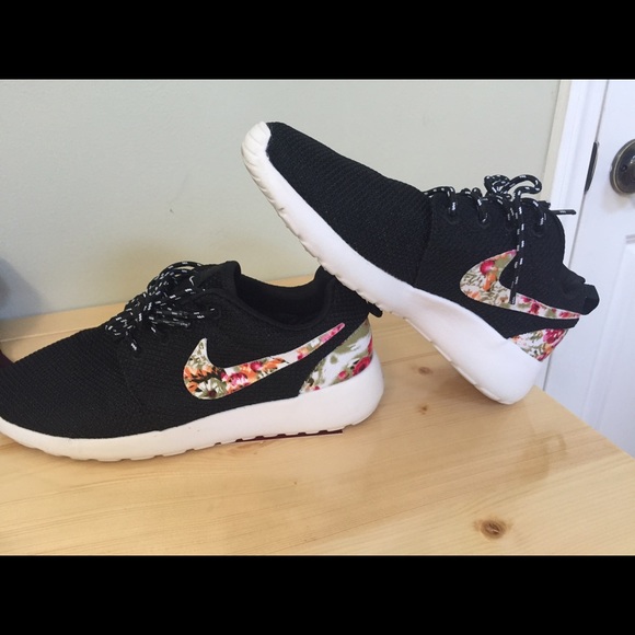 Nike roshes floral print