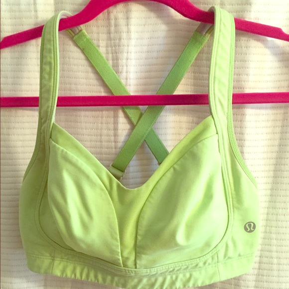 Lululemon TaTa Tamer sports bra 32D in Lime Green