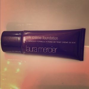 Laura Mercier Silk Créme Foundation: Medium ivory