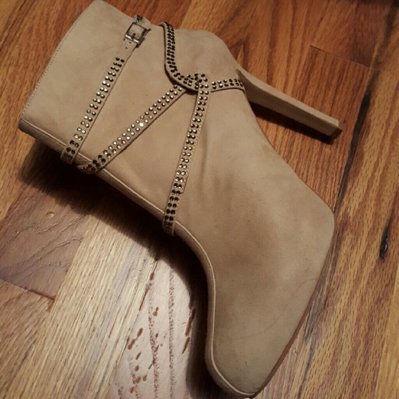 Vince Camuto Alco Bamboo Suede Dress Booties - Picture 16 of 16