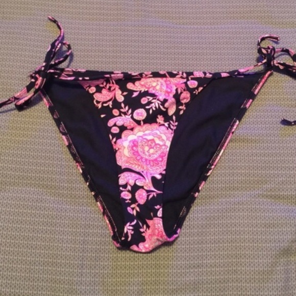 Abercrombie Paisley Bikini - Picture 2 of 4