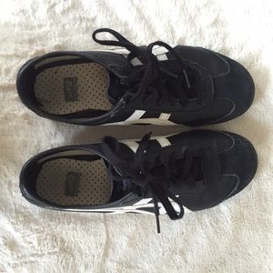 onitsuka tigers, black and white