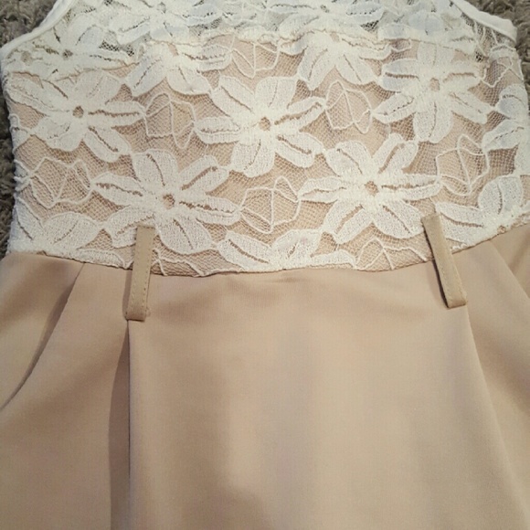Lace and tan body dress - Picture 2 of 3
